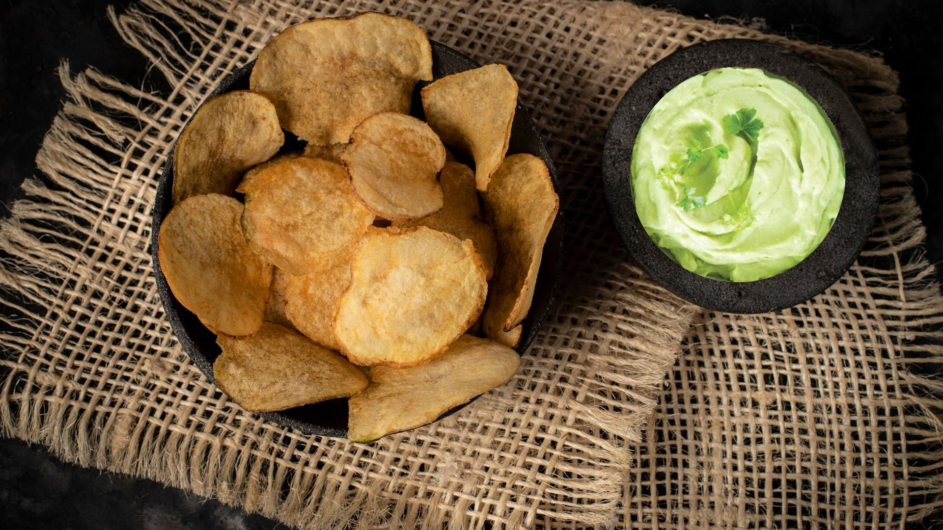 Papas Big Papa con Dip de Aguacate Papas Big Papa con Dip de Aguacate
